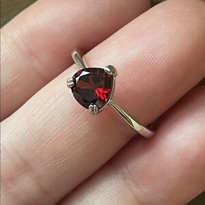 Elegant Natural Garnet Gemstone Ring in 925 Sterling Silver Size 6